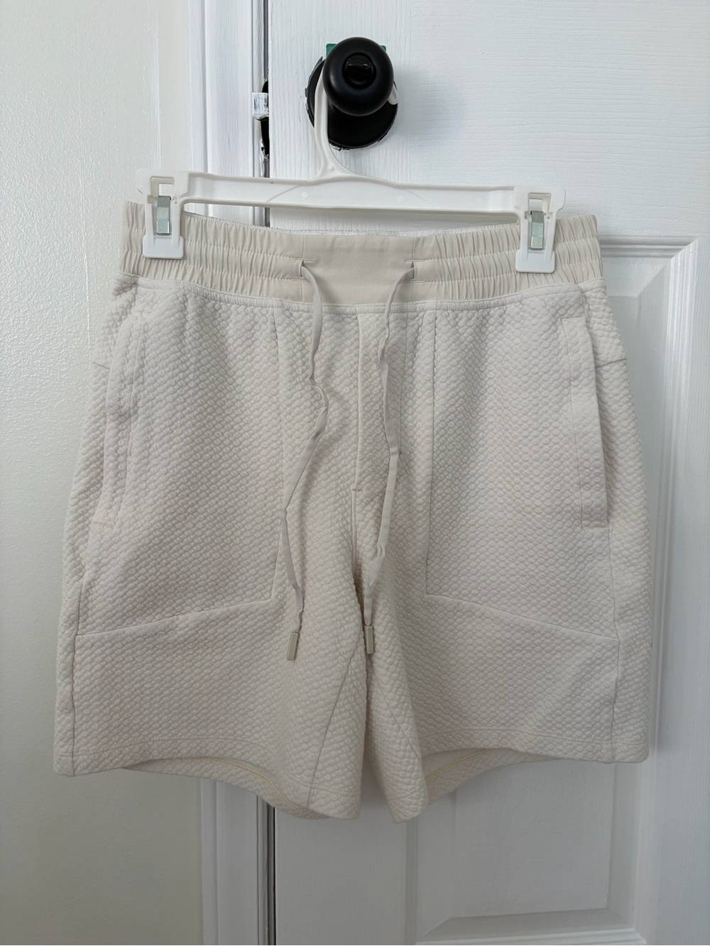 Men's Lululemon Textured Drawstring Shorts (7 inch inseam) - Cream